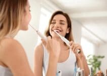 Come scegliere lo spazzolino elettrico adatto? Caratteristiche e consigli